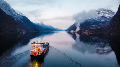Odda Marie hardangerfjorden