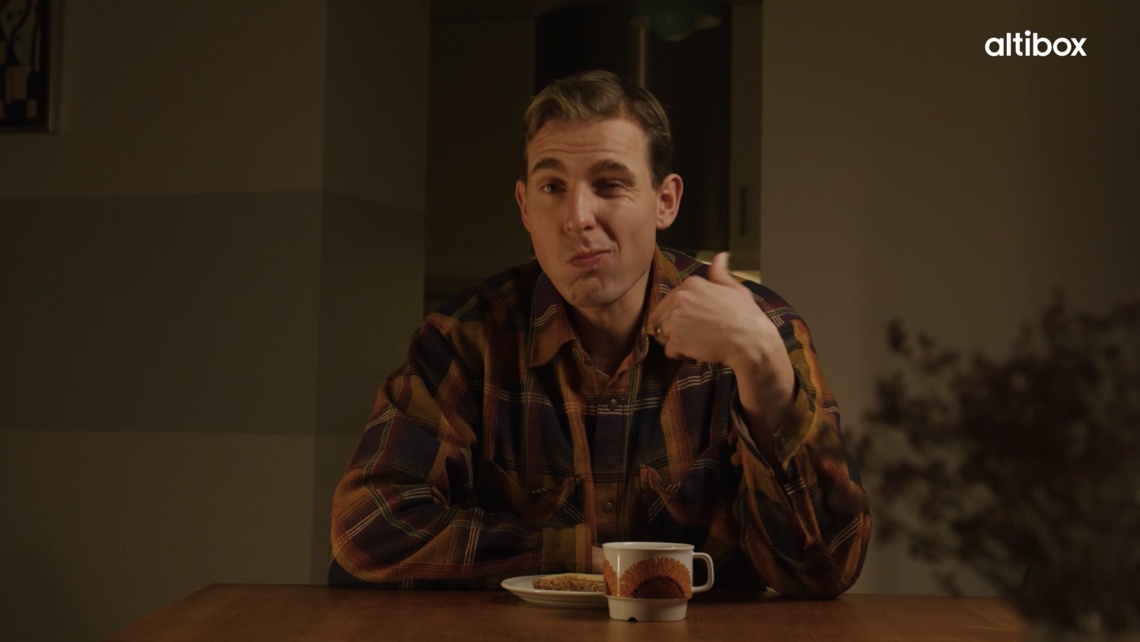 Mann med mat i munnen kommer ikke til poenget