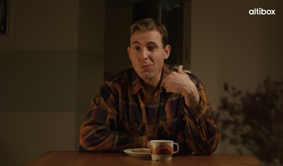 Mann med mat i munnen kommer ikke til poenget