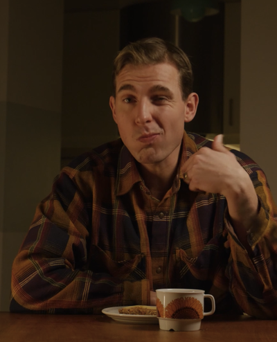 Mann med mat i munnen kommer ikke til poenget