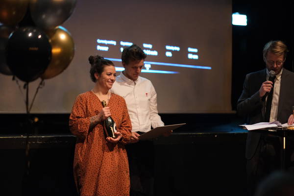 Bernt og Pia tar imot Sterk Reklame Grand Prix
