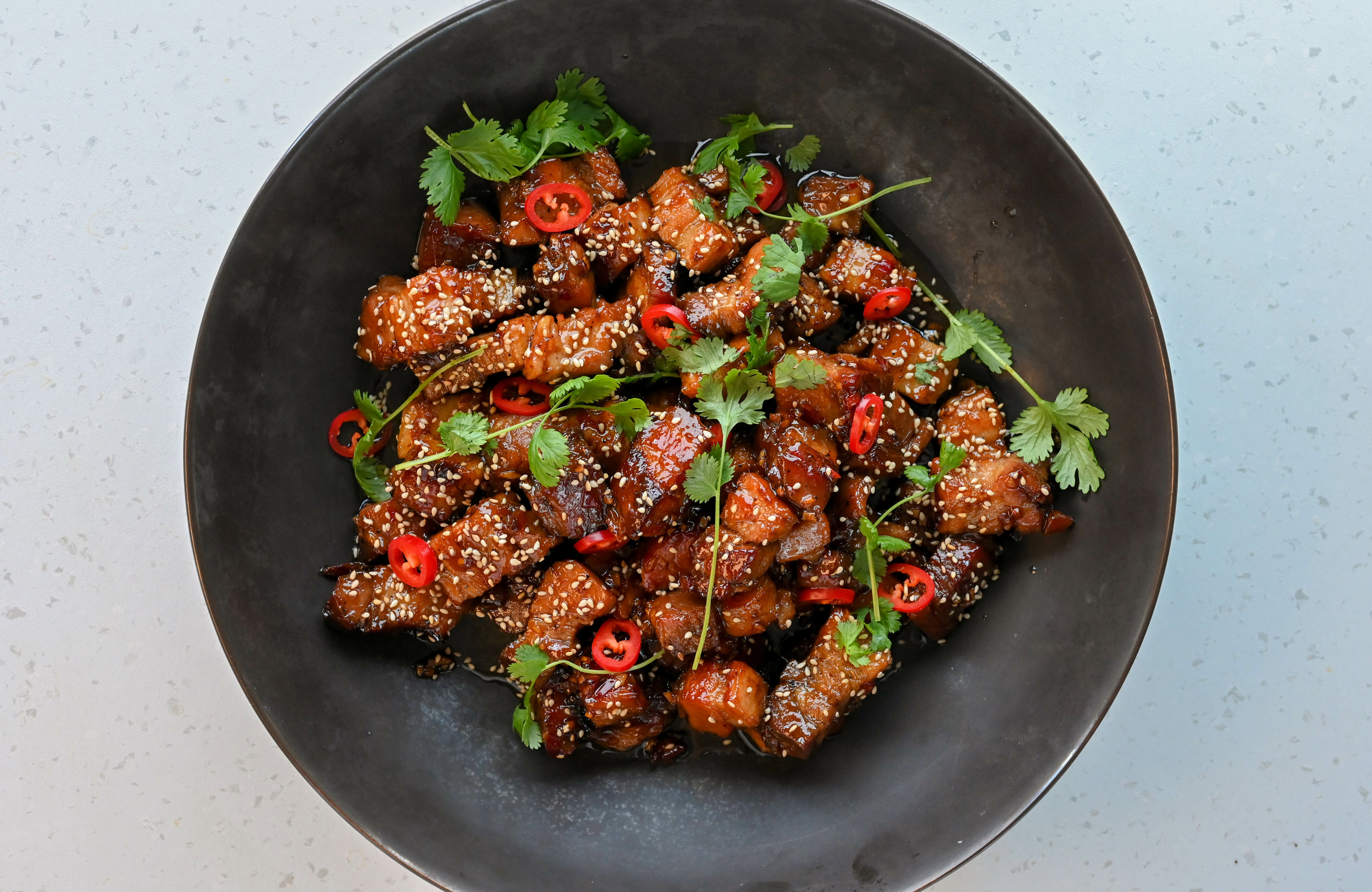 Asiatisk ribbe - Saftige biter av ribbe i en nydelig glaze | Gladkokken