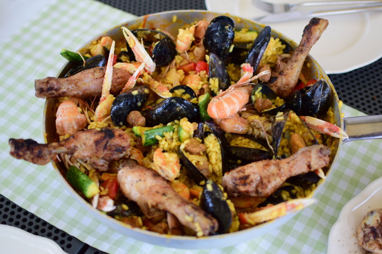 Paella på grillen - Spansk magi i en stekepanne!-image