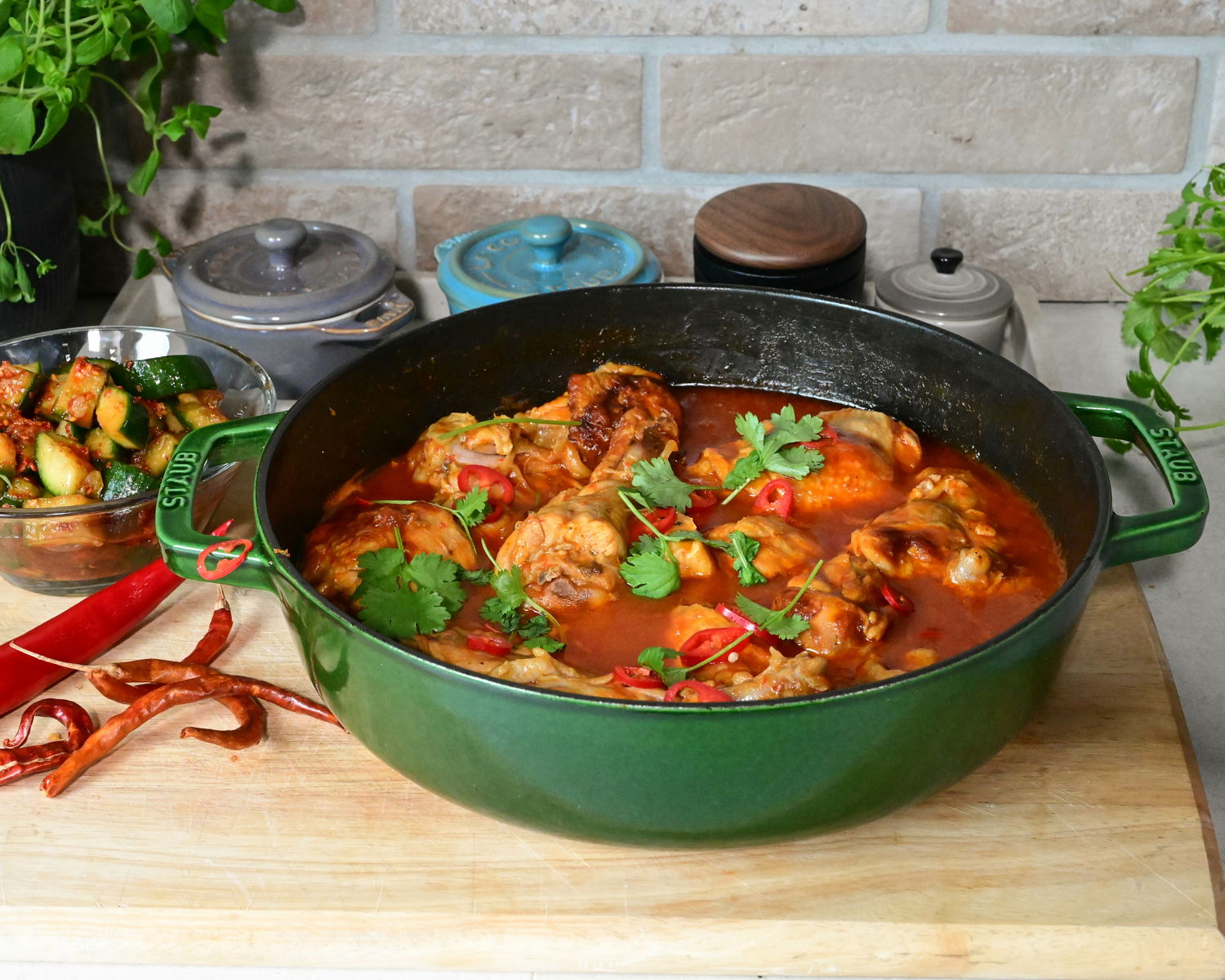 Chicken Sambole Sambal Chicken med ris og agurksalat - Spicy og deilig! | Gladkokken
