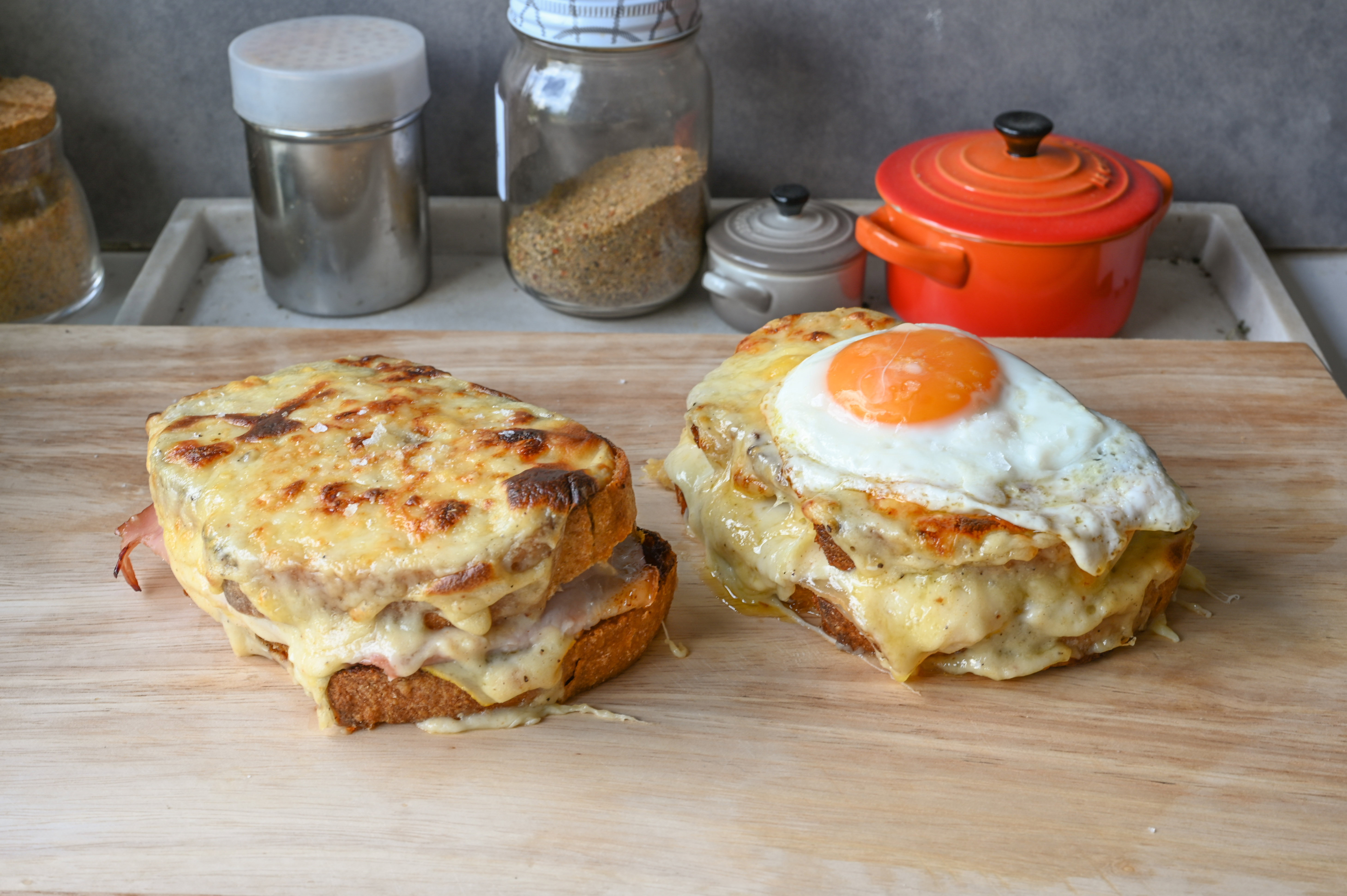 Croque Monsieur + madame - French gourmet cheese sandwich | Gladkokken