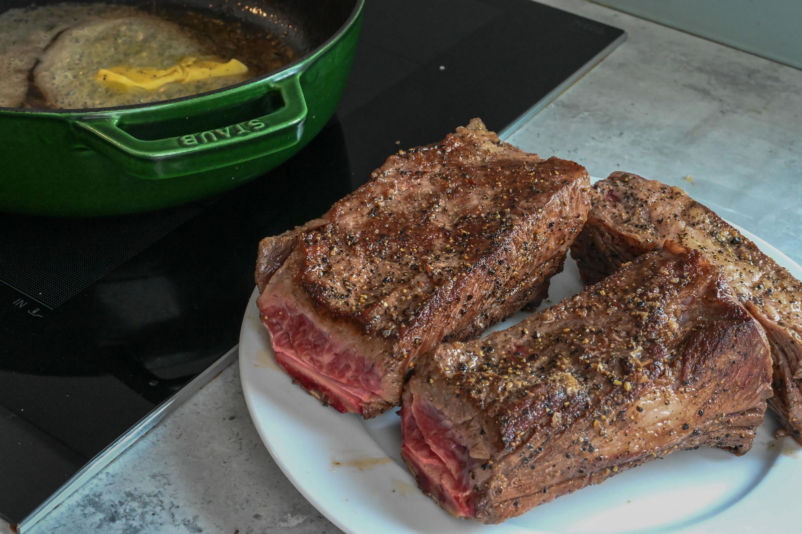 Rødvinsbraiserte Shortribs - Fantastisk mørt oksekjøtt i ... | Gladkokken
