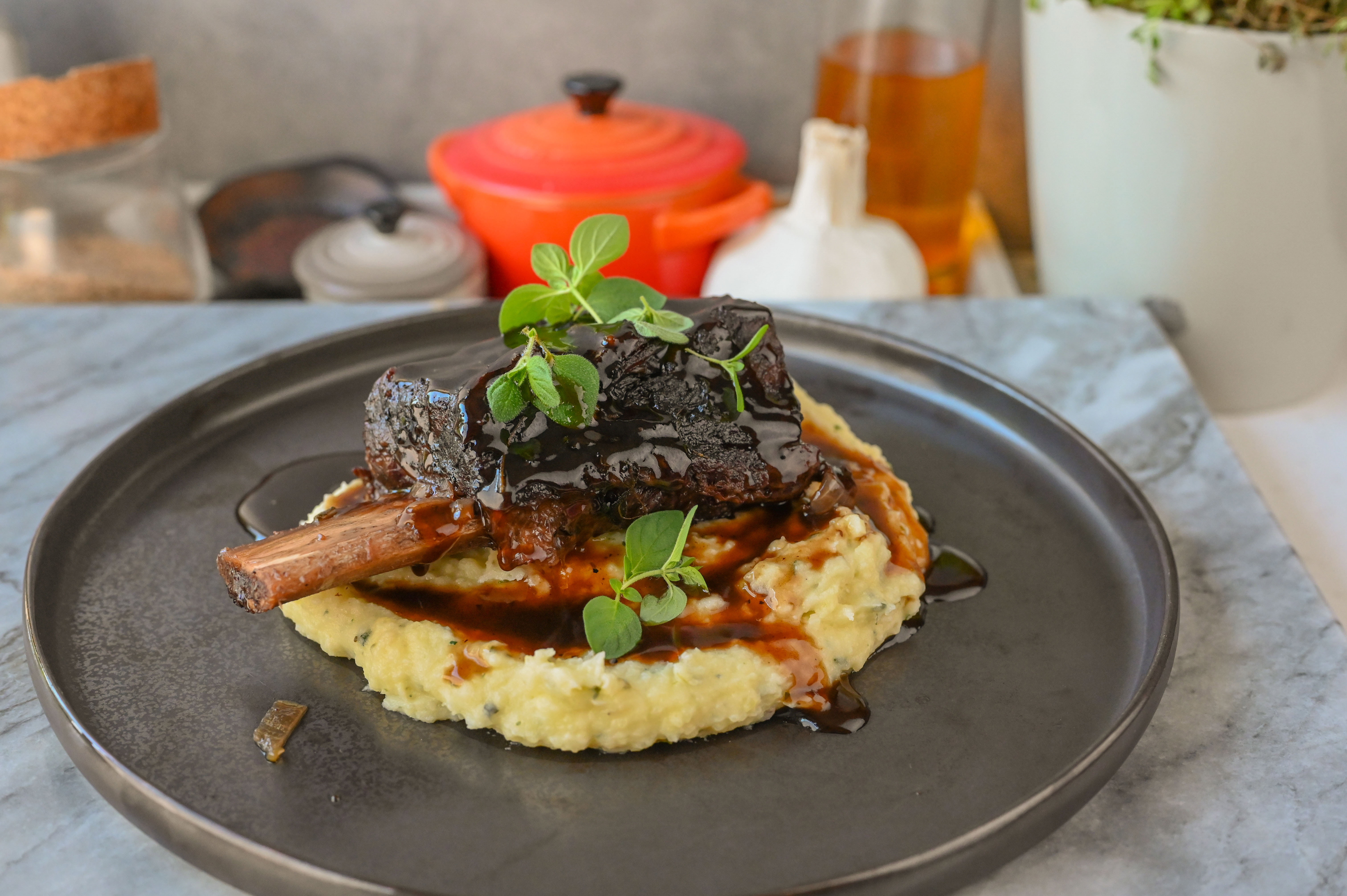 Rødvinsbraiserte Shortribs - Fantastisk mørt oksekjøtt i ... | Gladkokken