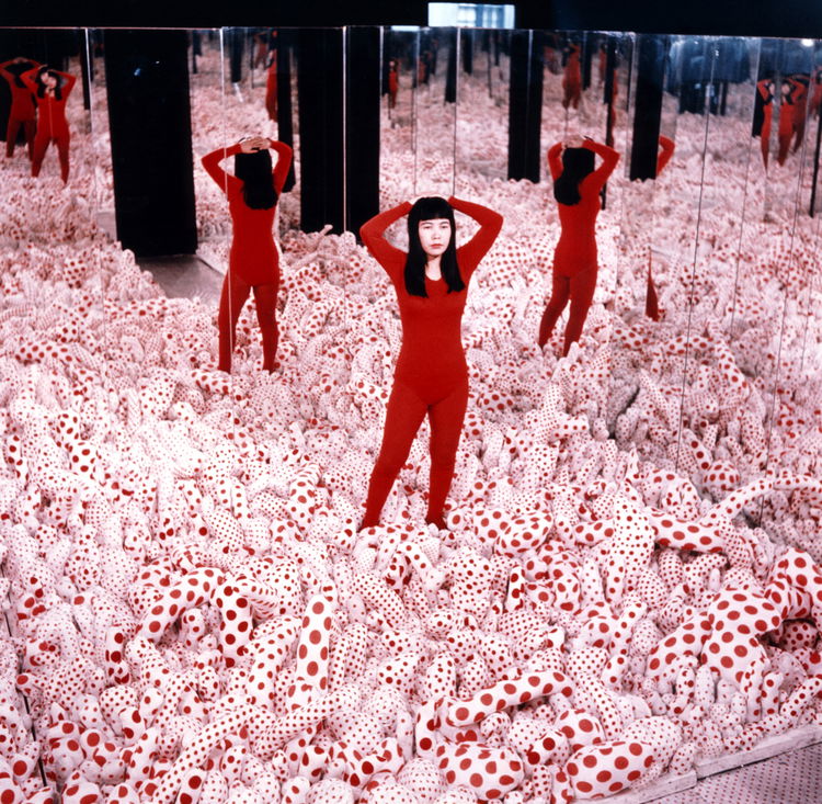 KUSA Infinity Mirror Room Phallis Field 1965