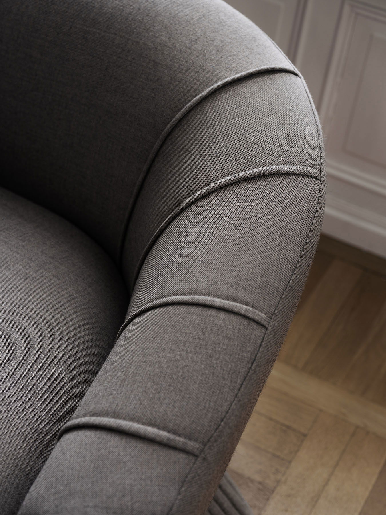 Plis sofa Brusvik66 Detail armrest Northern Ph Einar Aslaksen Low res