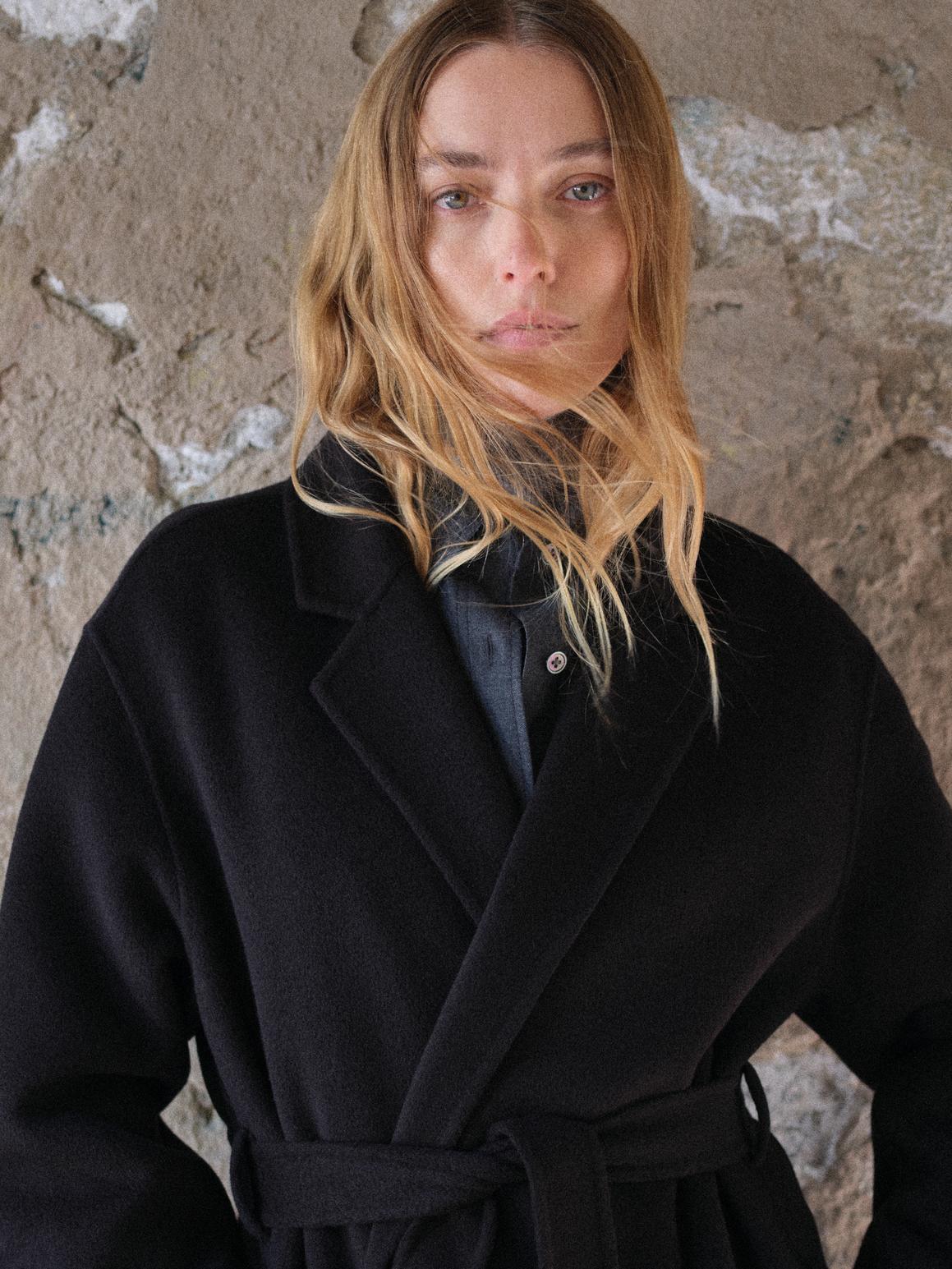 FWSS FALL 2024 CAMPAIGN TRINE HISDAL DOUBLE WRAP COAT JET BLACK