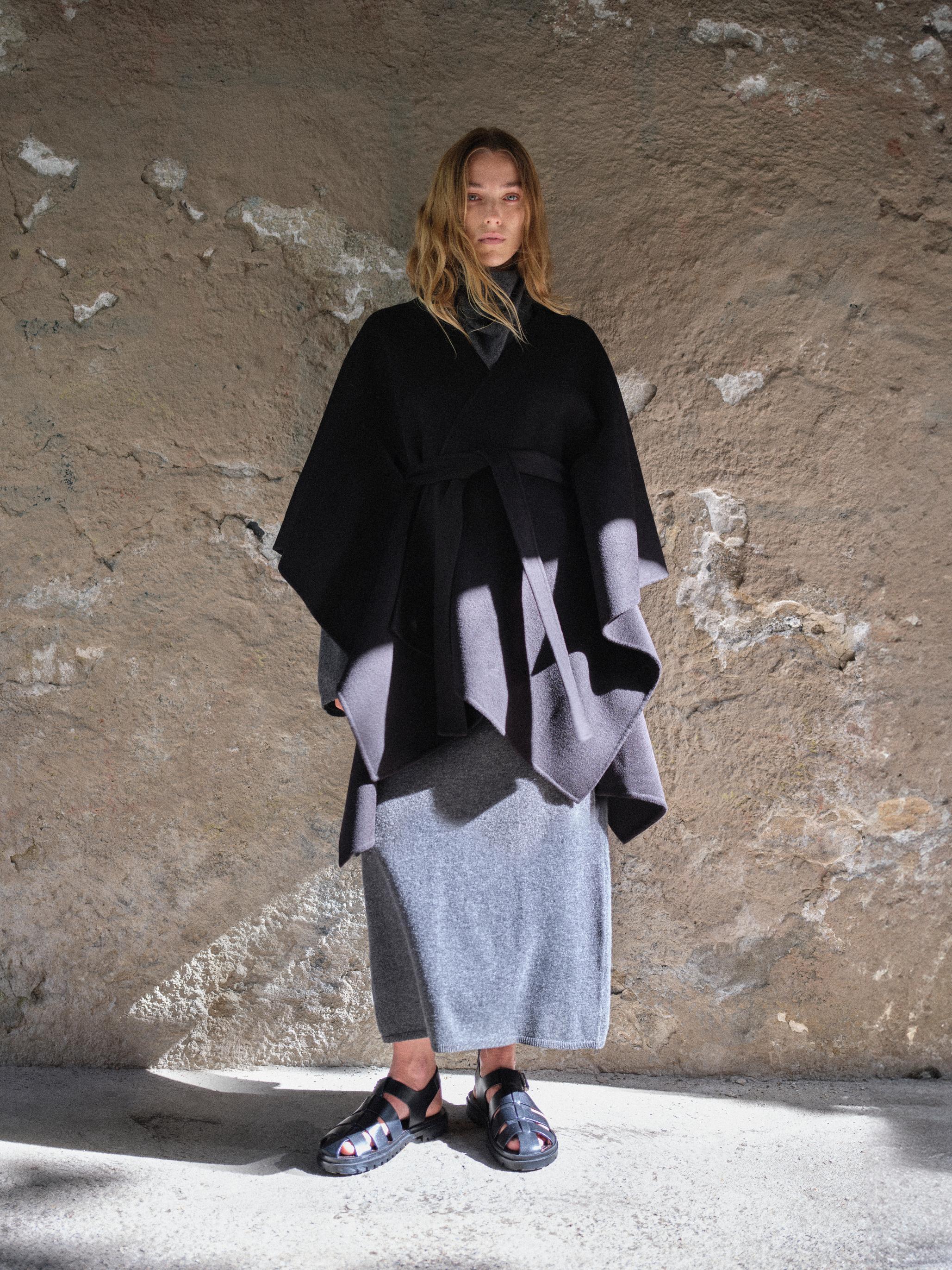 FWSS FALL 2024 CAMPAIGN TRINE HISDAL TOULON MAXI DRESS MOMENTO SCARF GRAPHITE GREY CLASSIC LEATHER BELT JET BLACK BELTED DOUBLE PONCHO