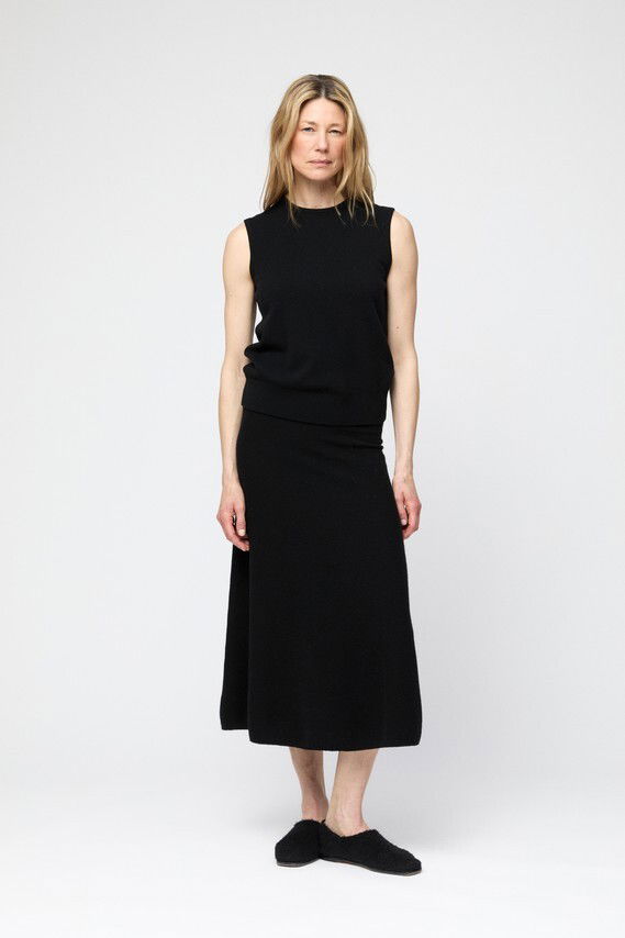 FWSS FALL 2025 CAMPAIGN TRINE HISDAL CLASSIC WOOL TANK JET BLACK TOULON SKIRT