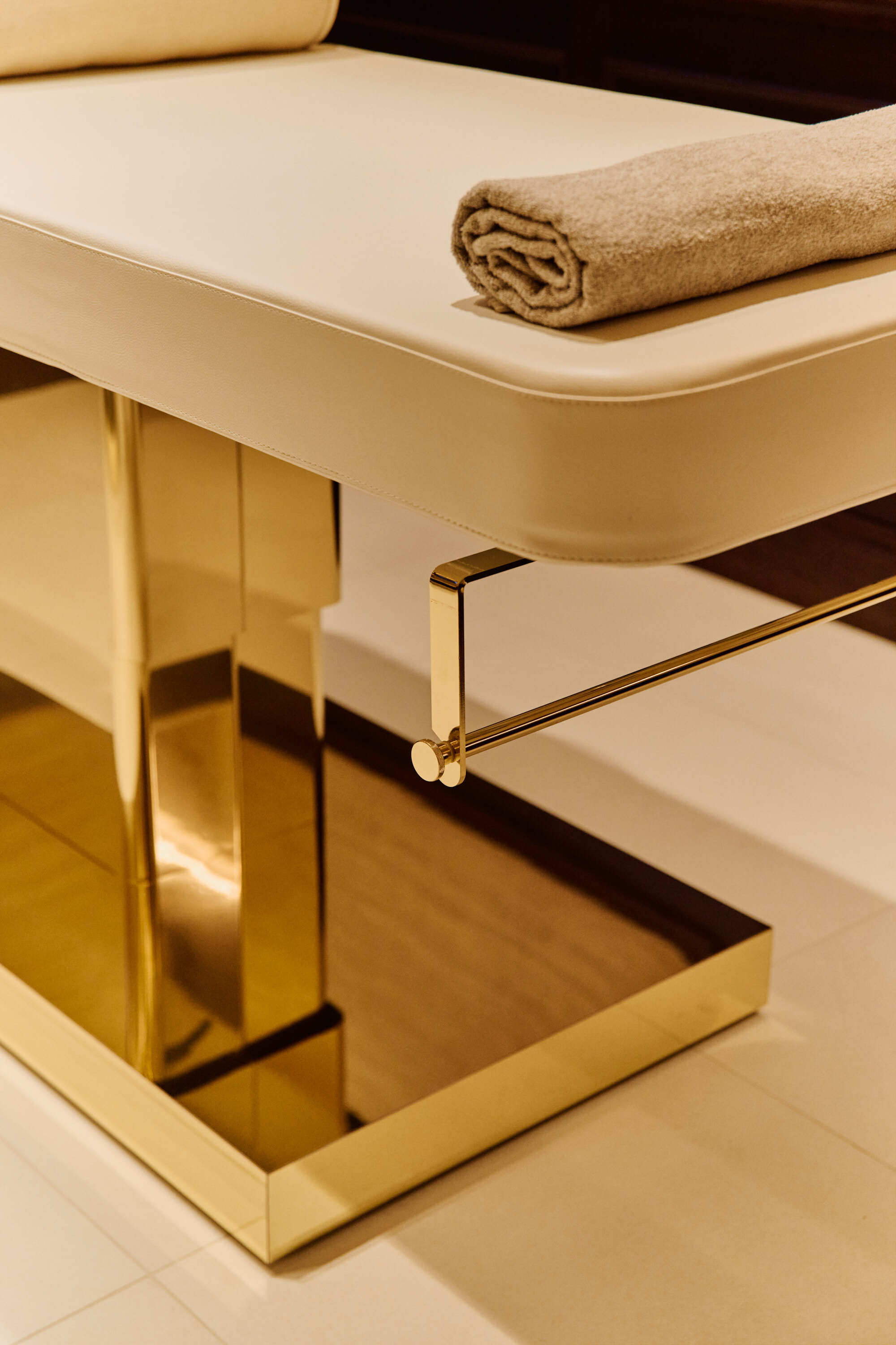 Bristol Spa48524 Anne Valeur web