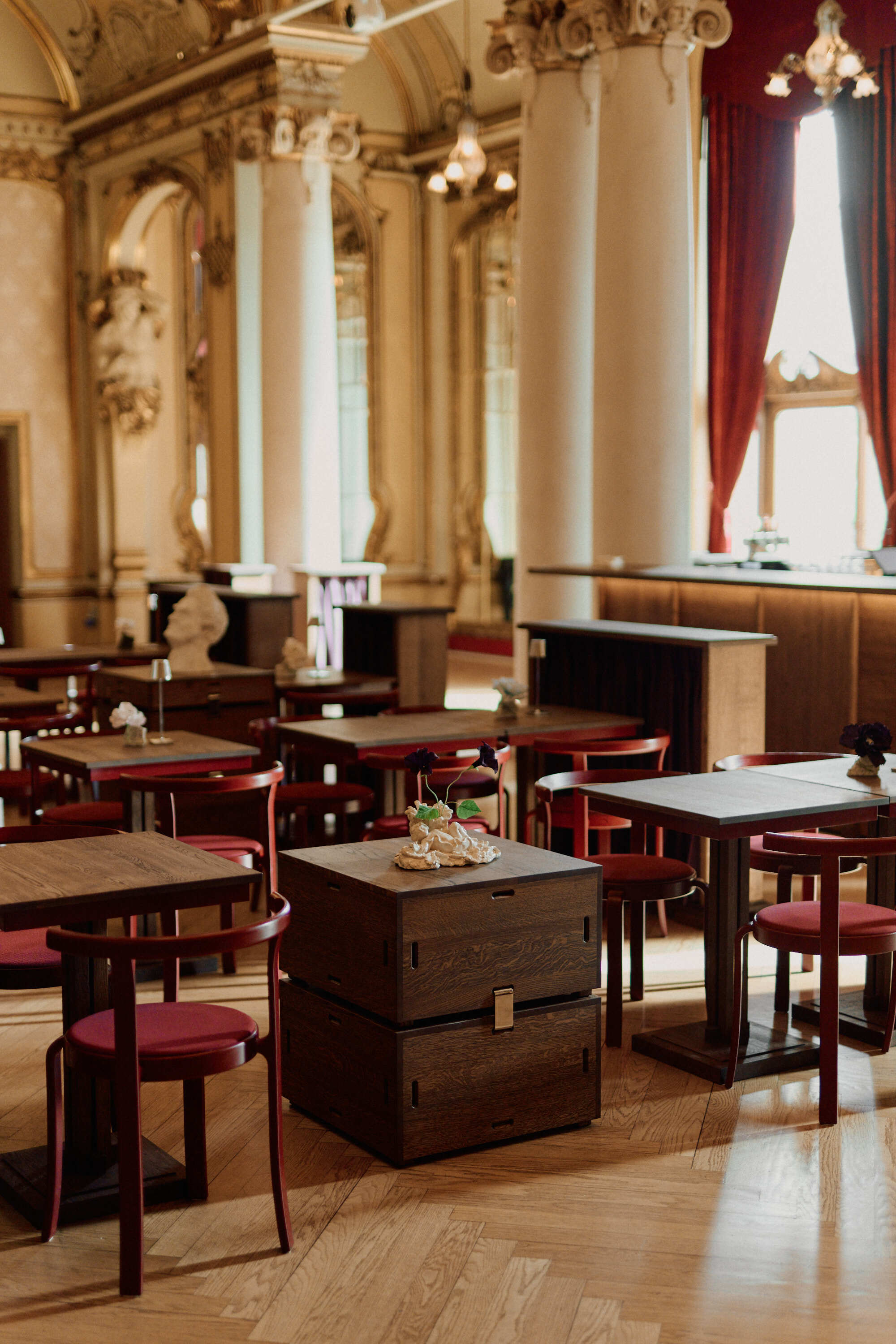 Theaterbaren 36365 Anne Valeur web