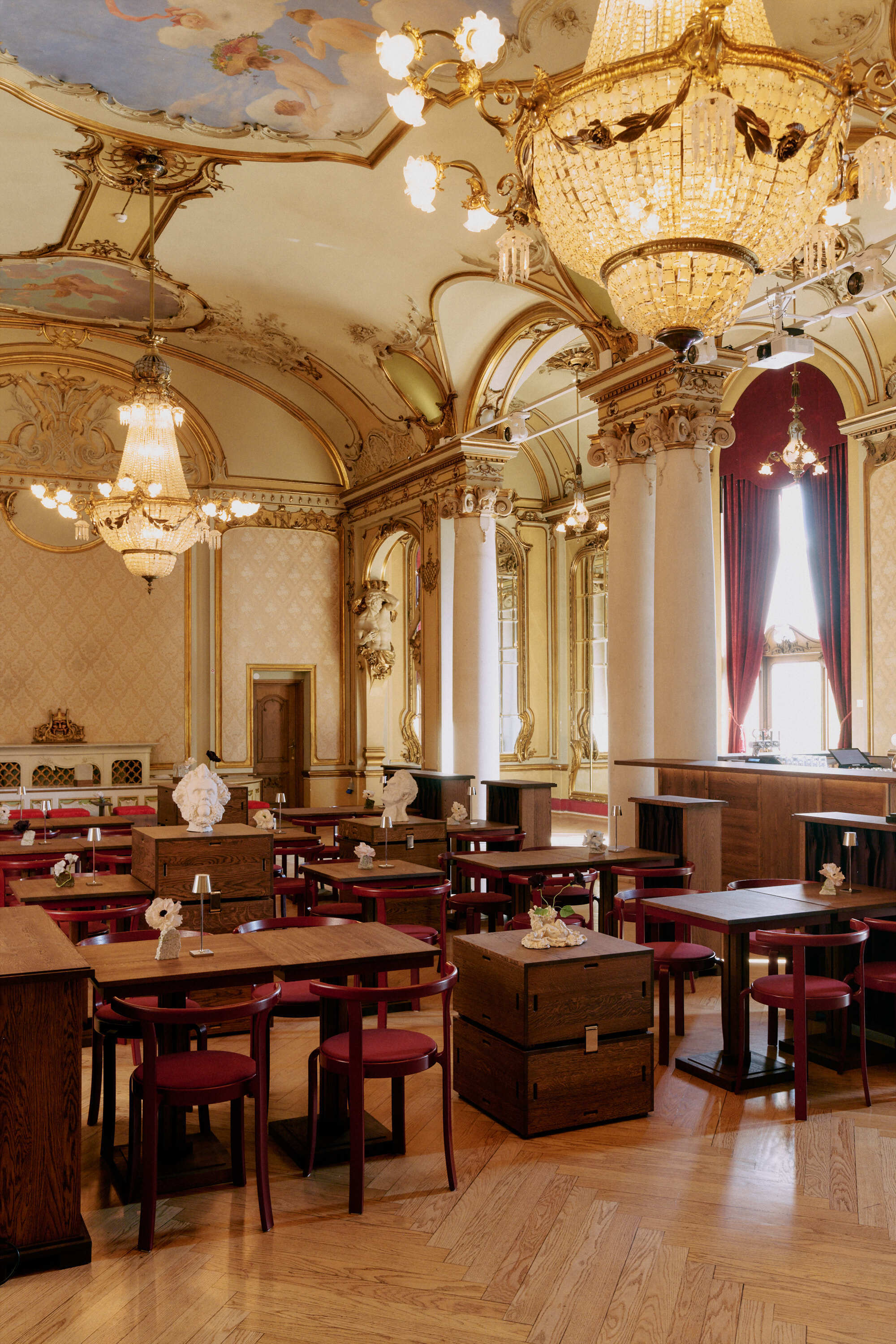 Theaterbaren 36386 Anne Valeur web