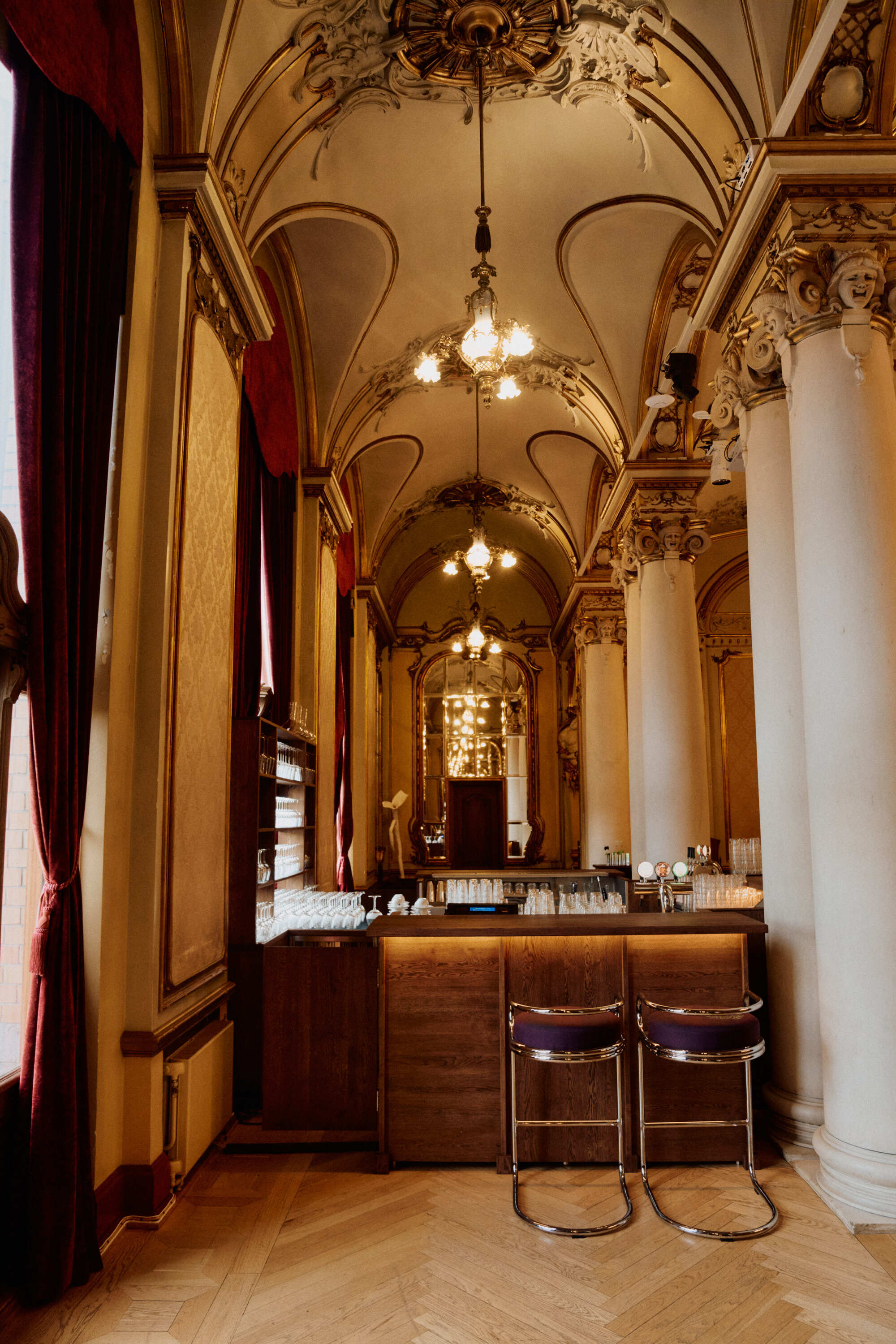 Theaterbaren AVE7036 Anne Valeur web