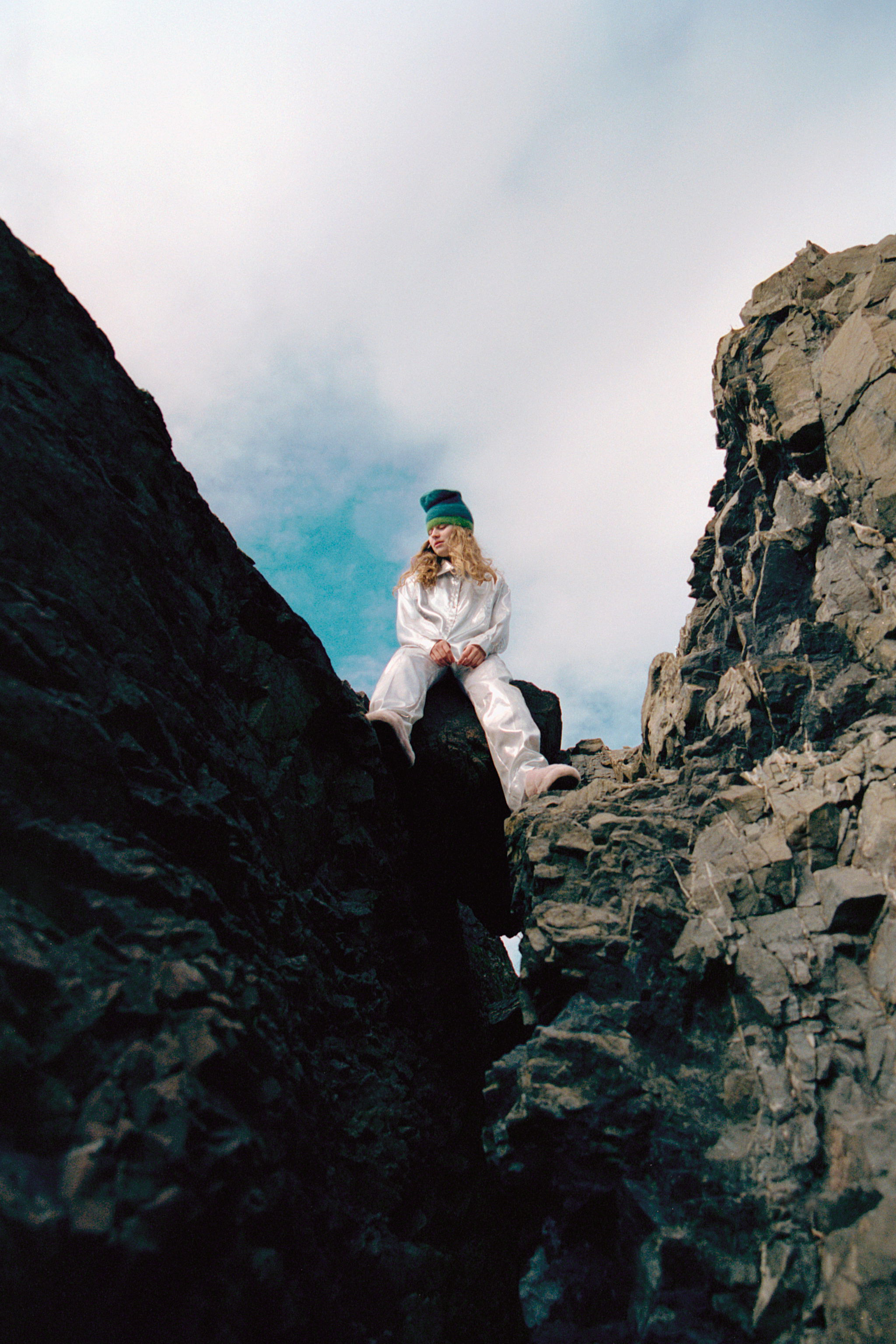 Girl In Red 3 100 125 WEB