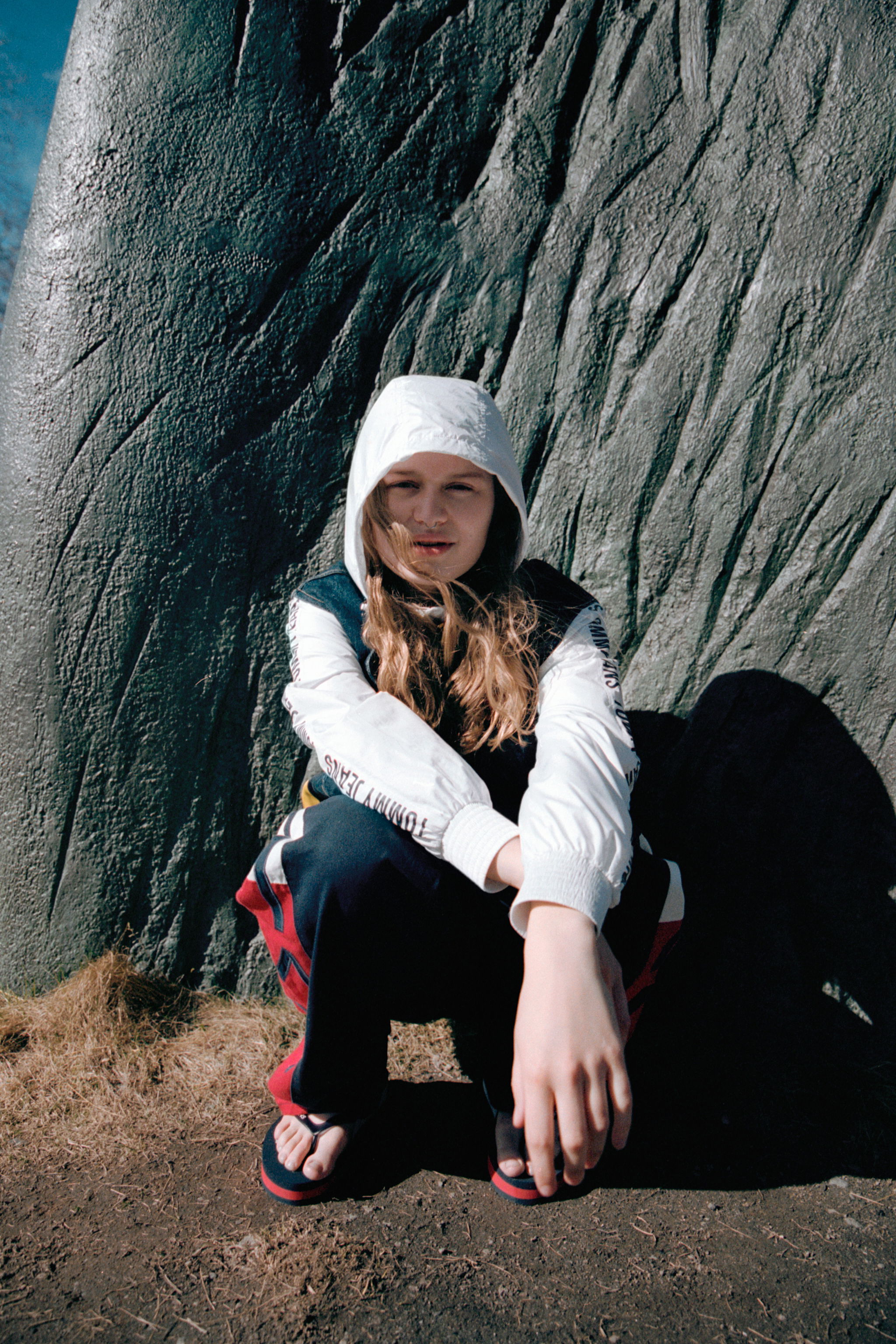 Girl In Red 6 099 124 WEB