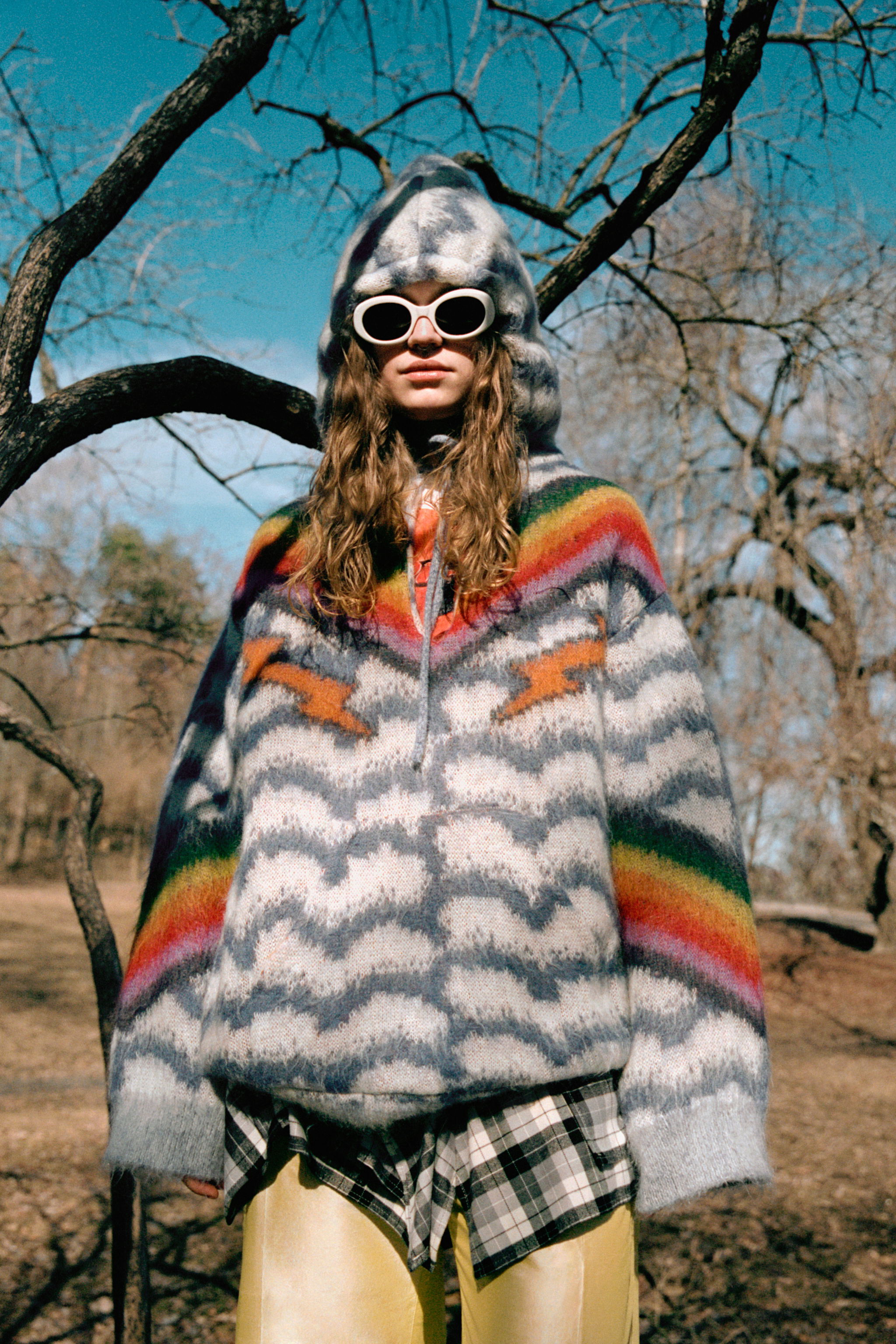 Girl In Red 16 098 123 WEB