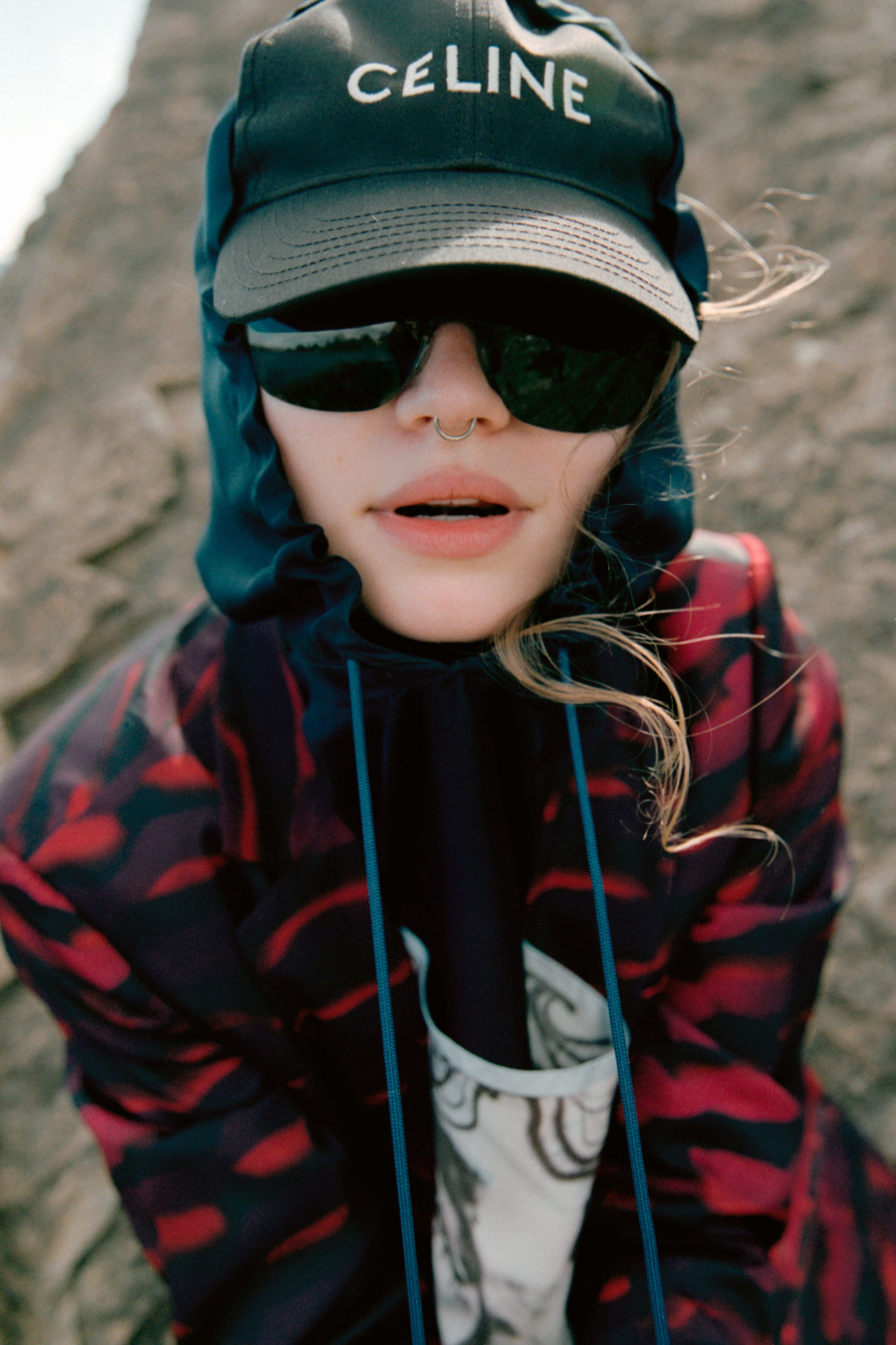 Girl In Red 18 097 122 WEB