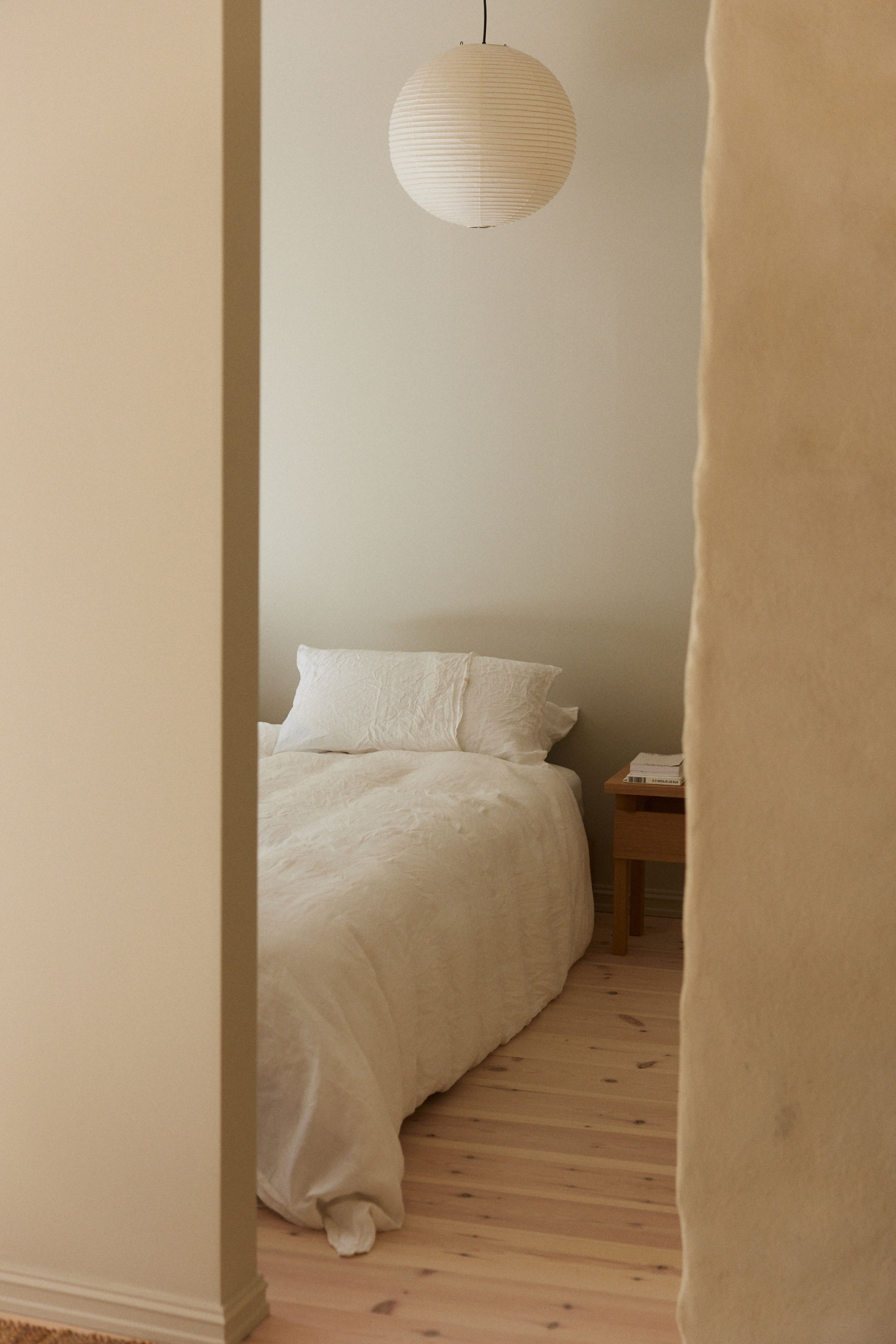 SAS 2024 In Bed Mikal Linda0206 web