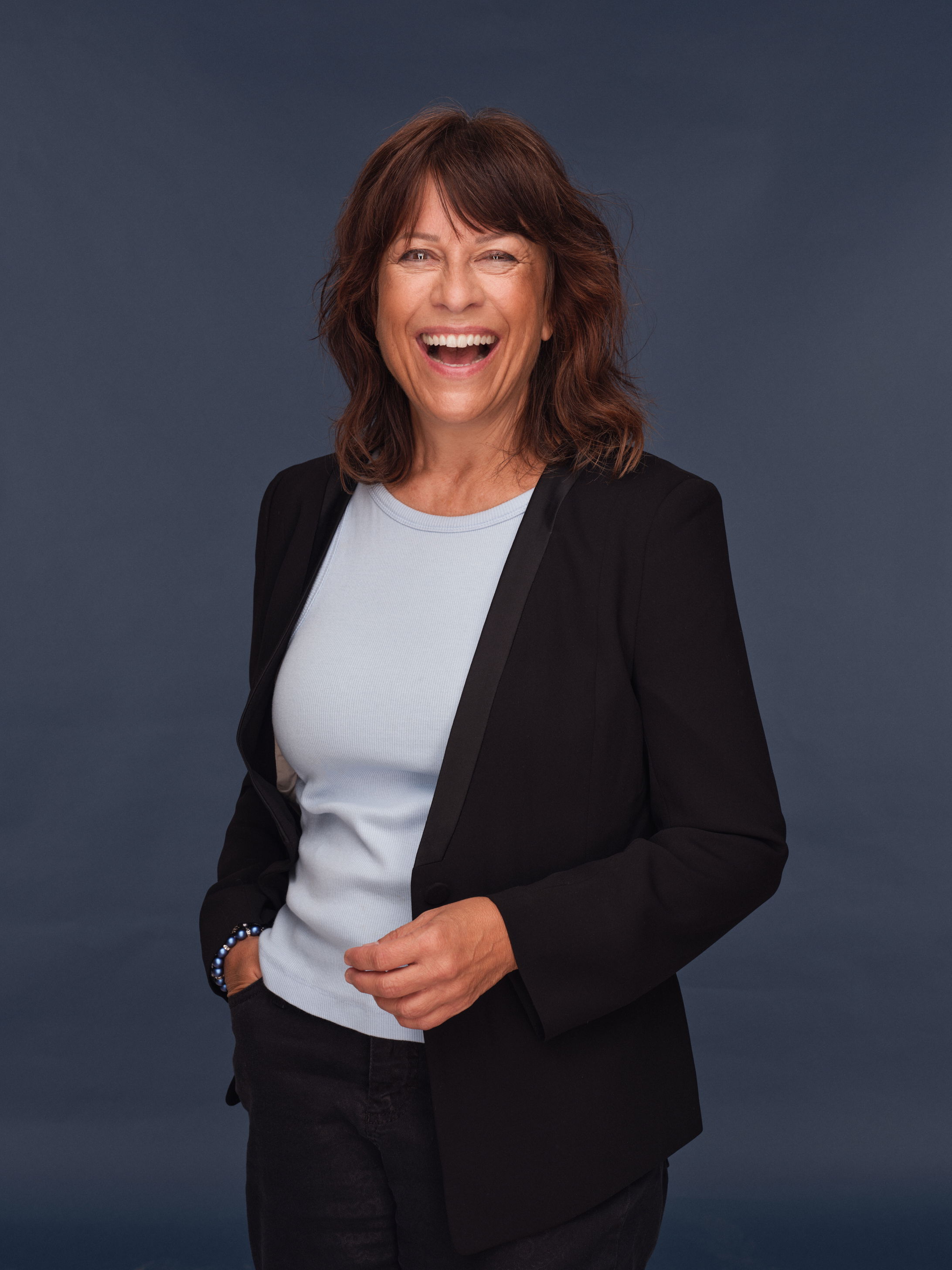 24053 Christine Calvert16898