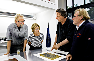 Ole Larsen, HM Queen Sonja, Kjell Nupen and Ørnulf Opdahl in Nupen's studio in 2012