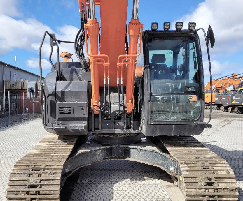 Gravemaskin 25 tonn til leie – Hitachi ZX225 USLC-6 | Sør