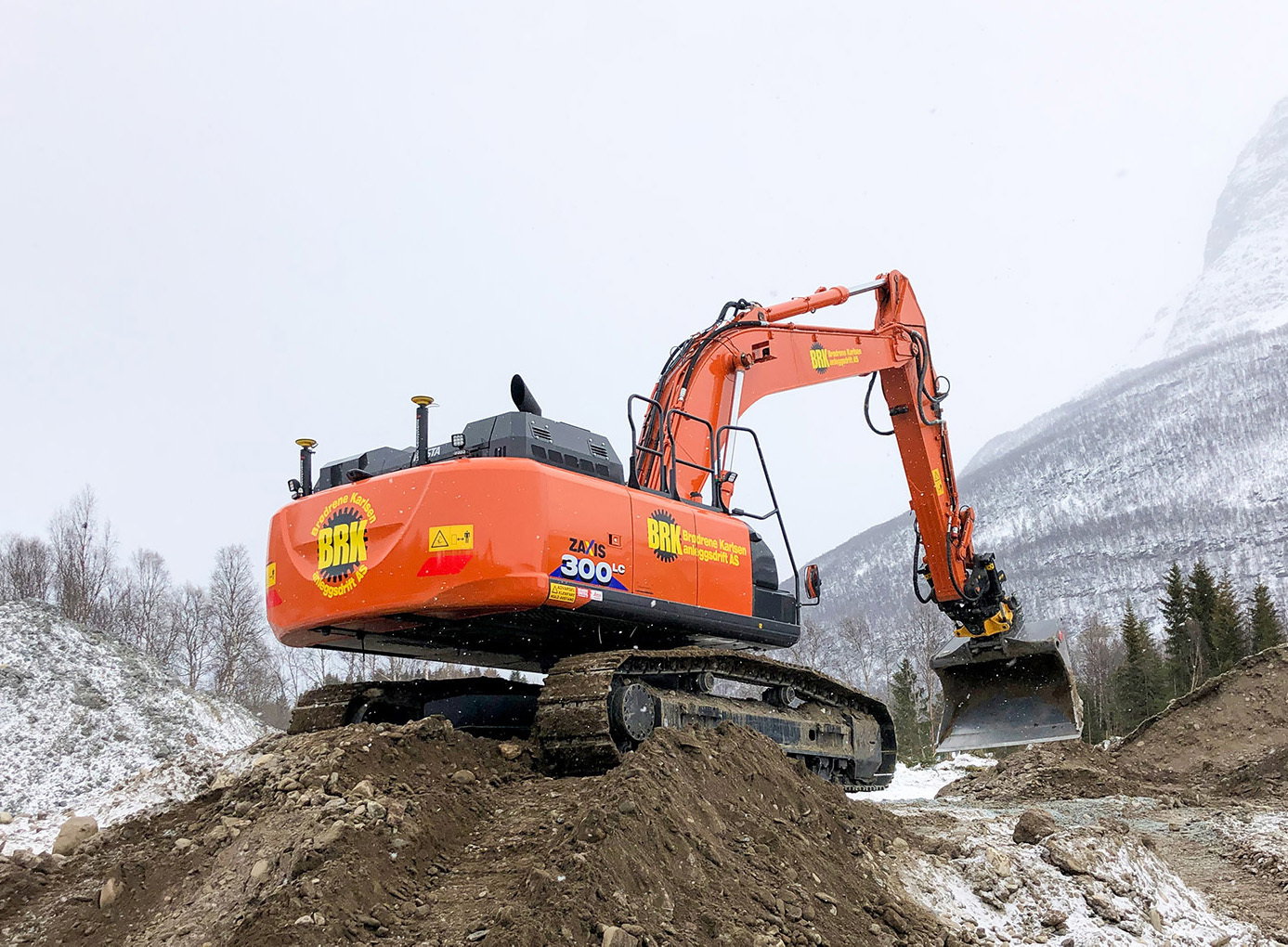 Gravemaskin 30 tonn til leie – Hitachi ZX300 LC-6 | Sørby